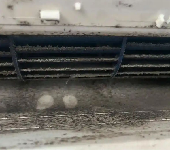 正安空调吹的风有股烧焦味是怎么回事